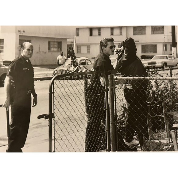 "Colors" Movie Actors Sean Penn & Robert Duvall Black & White Photo Print 10x8" - Picture 2 of 6